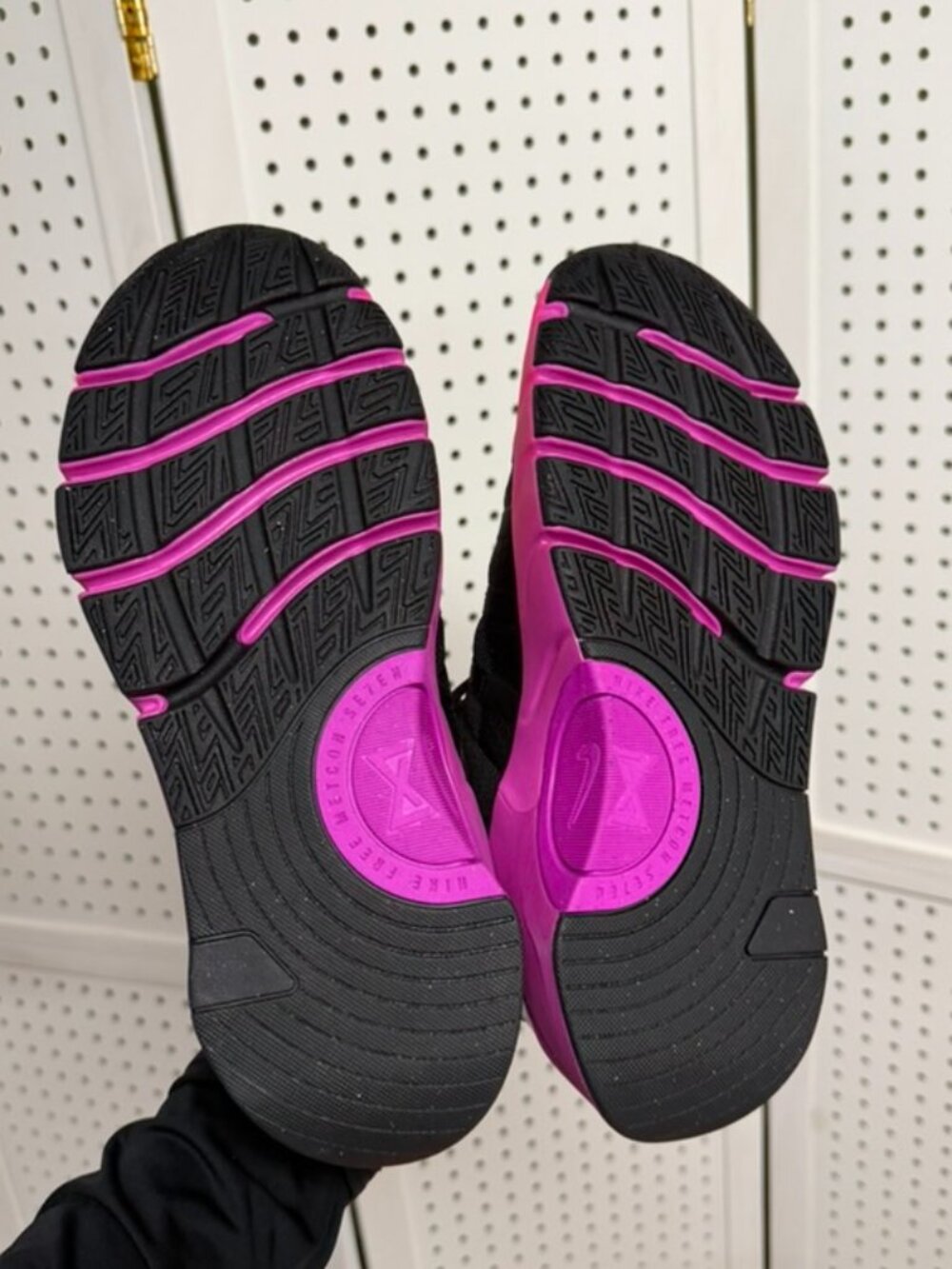 Nike Free Metcon 7 Women's Size 11 Men's 9.5 Sneaker Shoe Black Hyper Pink NIB - Picture 11 of 15
